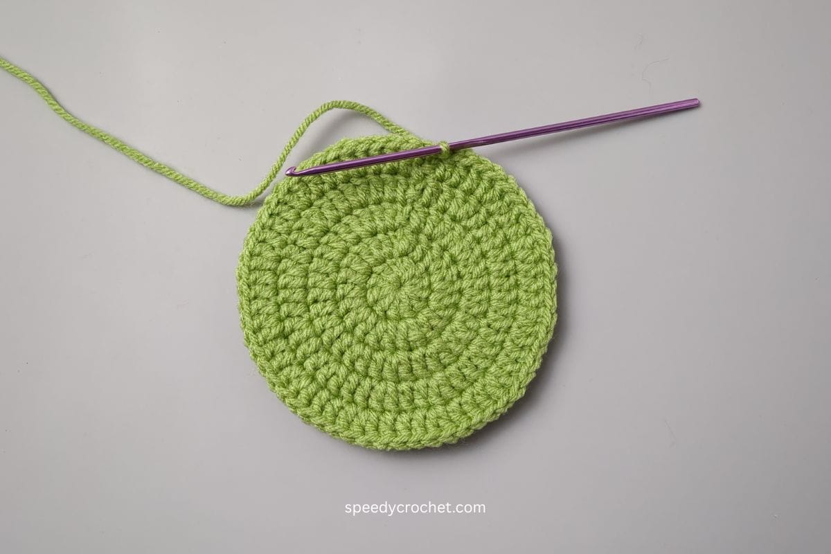Five round crochet circle for a crochet basket base.