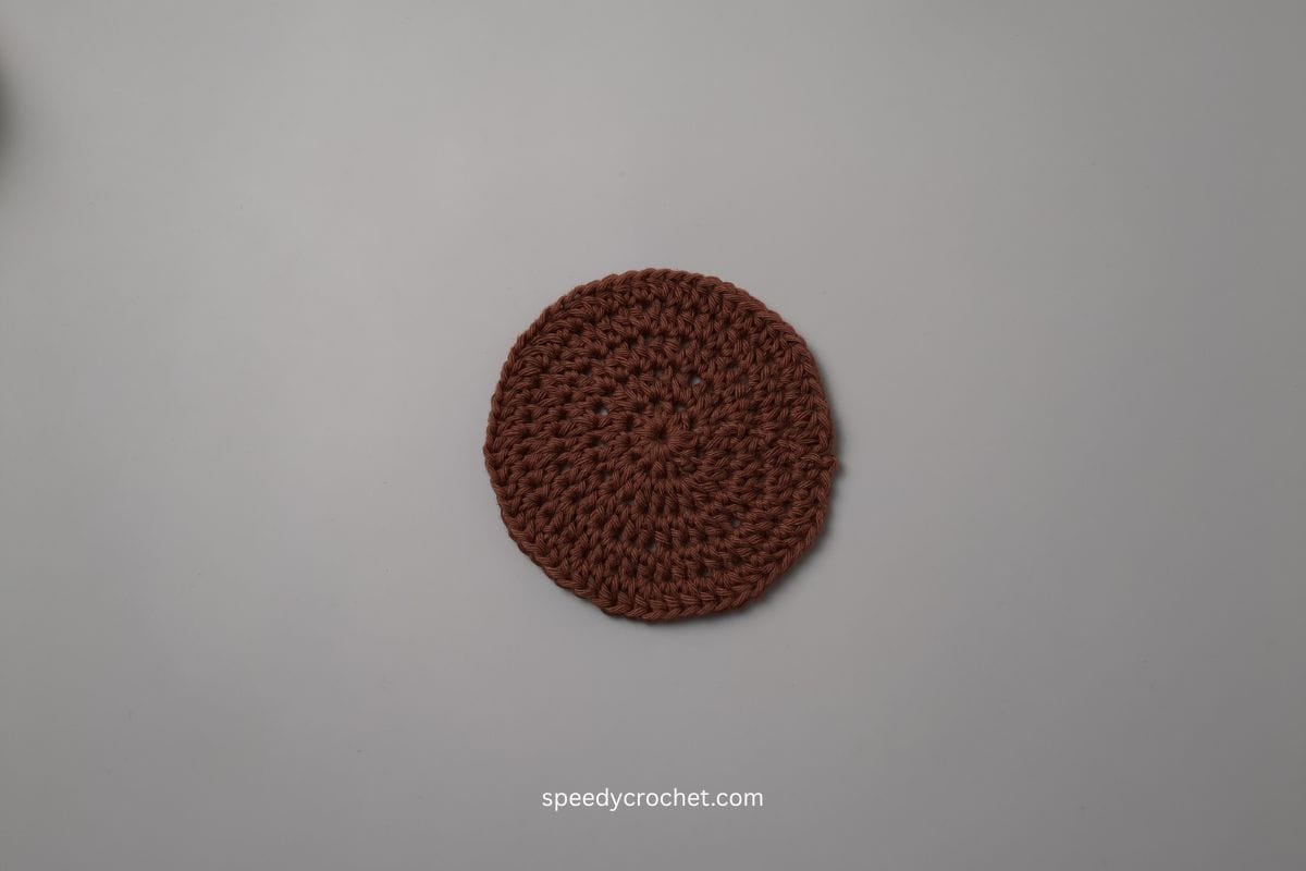 Five round crochet circle.